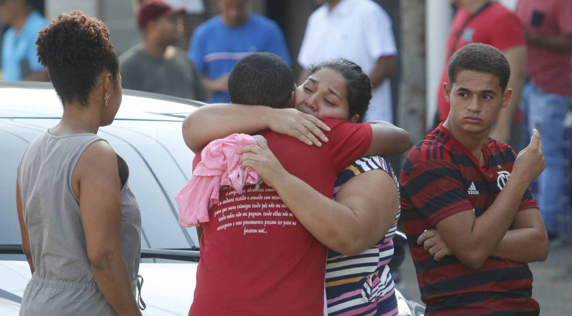 Rio de Janeiro - RJ - 09/03/2020 - Policia - Menina de 9 anos desaparece quando brincava em praça de Duque de Caxias. Maria Eduarda da Silva Azevedo estava em um pula-pula quando teria sido levada por um homem de aproximadamente 50 anos. Foto Reginaldo Pimenta / Agencia O Dia