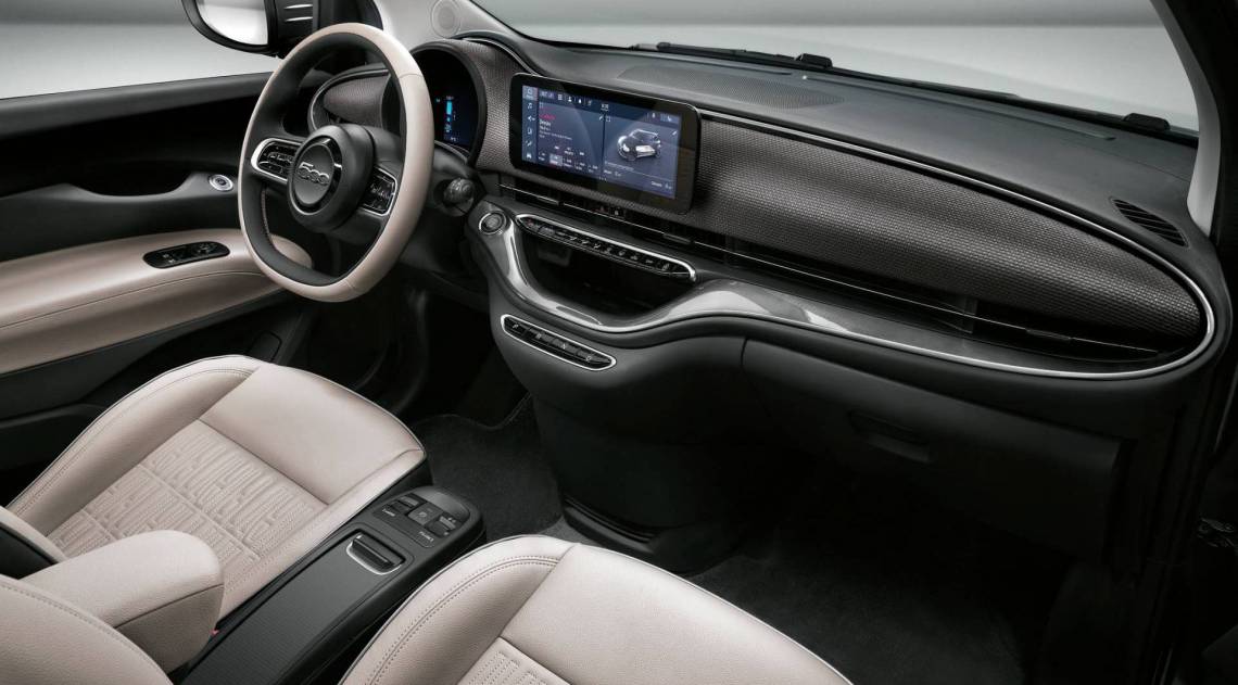 Modelo tem painel de instrumentos com tela colorida TFT e central multimídia de 10,25 polegadas retangular