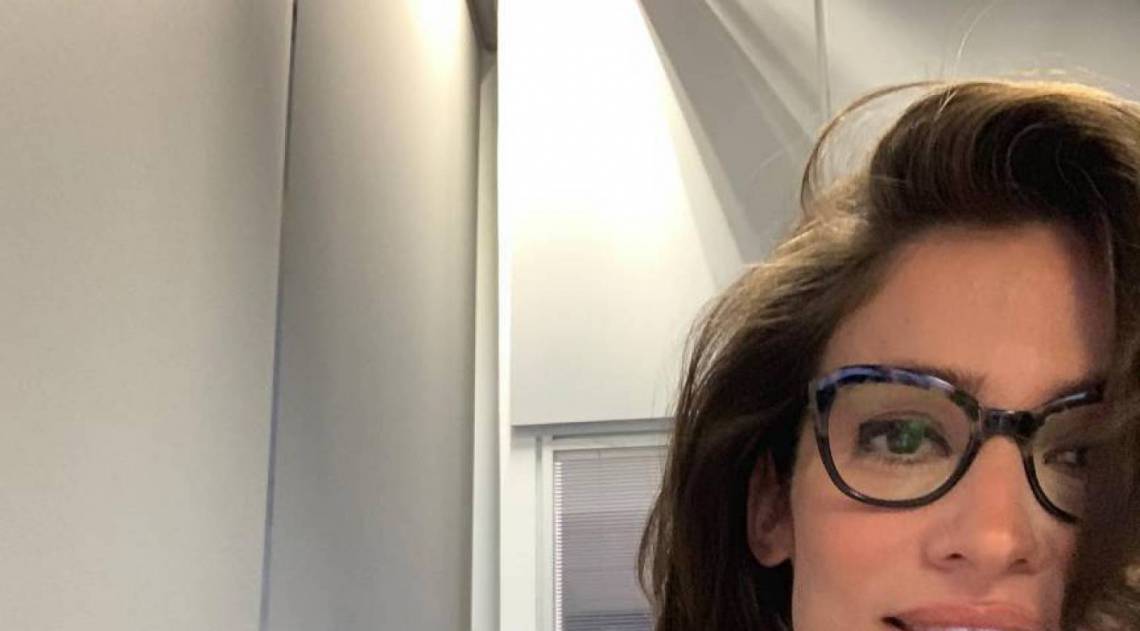 Renata Vasconcellos publica foto com irm&atilde; g&ecirc;mea e semelhan&ccedil;a impressiona f&atilde;s