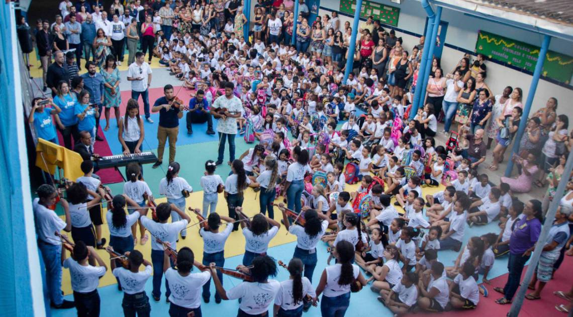 CerimÃŽnia teve apresentaÃ§Ã£o dos alunos da unidade escolar que participam do programa âVolta Redonda Cidade da MÃºsica
