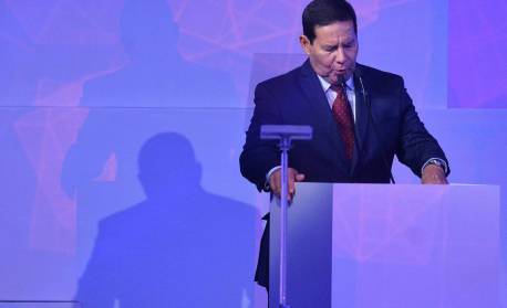 Mourão defende recentes atos que pedem golpe e afirma serem feitos por 