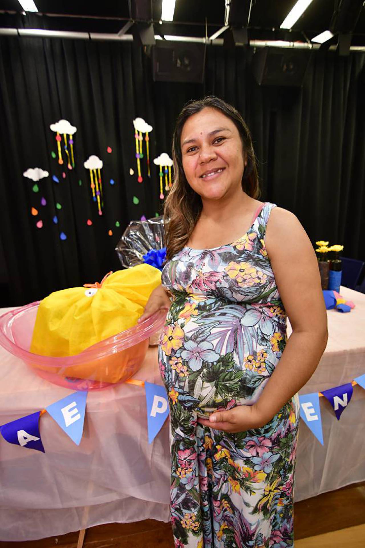 Joana e o kit que ganhou para a filha Ana Gabriela - Alziro Xavier/ Divulgação PMNI