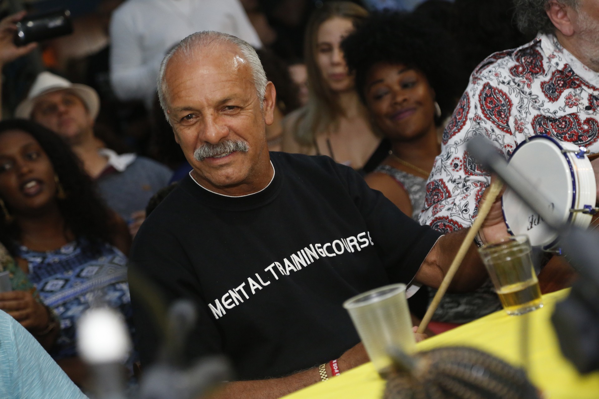 Junior, ex-jogador do Flamengo, no Samba do Trabalhador - Divulga&ccedil;&atilde;o / Marluci Martins