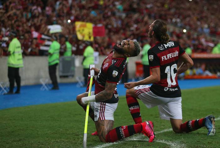 Filipe Luís admite saudade da nação rubro-negra: Não é a mesma coisa