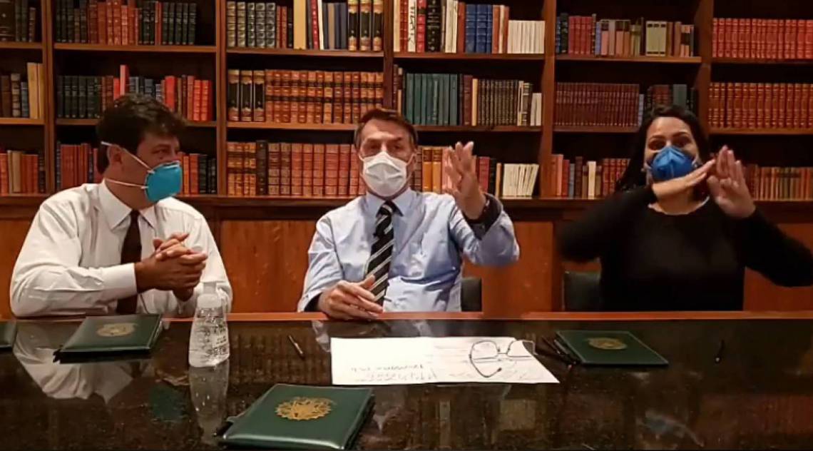 2020-03-12 - Bolsonaro com mascara por causa do Coronav&iacute;rus. Foto: Reprodu&ccedil;&atilde;o Facebook