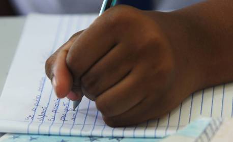 Mais de 11 mil candidatos participam de prova de redação do concurso para soldado da PM