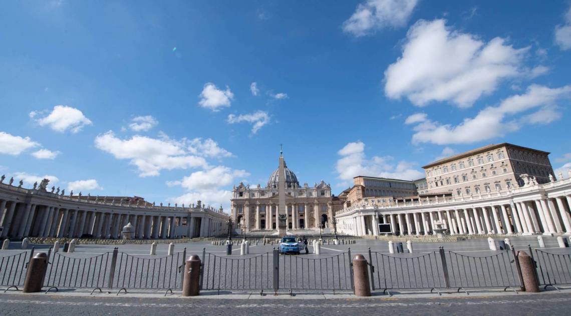 Centen&aacute;rio do nascimento de Jo&atilde;o Paulo II &eacute; manchado por esc&acirc;ndalo de pedofilia. Na foto, a Pra&ccedil;a de S&atilde;o Pedro, no Vaticano - AFP