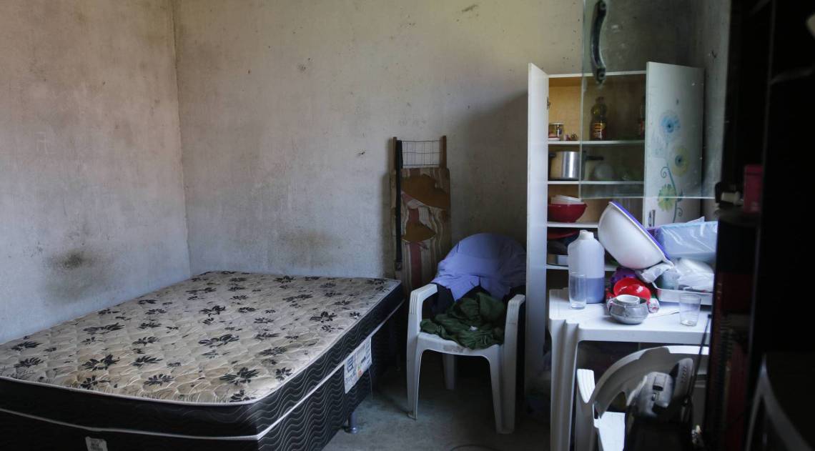 Rio de Janeiro - RJ  - 13/03/2020 - Policia prende homem que sequestrou e abusou de menina de 9 anos em Caxias. A policia prendeu nesta quinta-feira o homem apontado como o raptor e abusador de uma menina de 9 anos, sequestrada enquanto brincava na Praça do Galo, no Parque Fluminense, em Duque de Caxias, na Baixada Fluminense - na foto, casa usada como cativeiro -  Foto Reginaldo Pimenta / Agencia O Dia