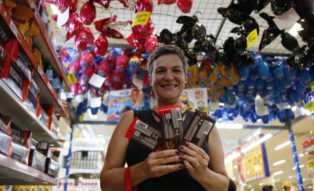 Quase 70% dos consumidores pretendem presentear alguém na Páscoa, diz pesquisa da Fecomércio RJ