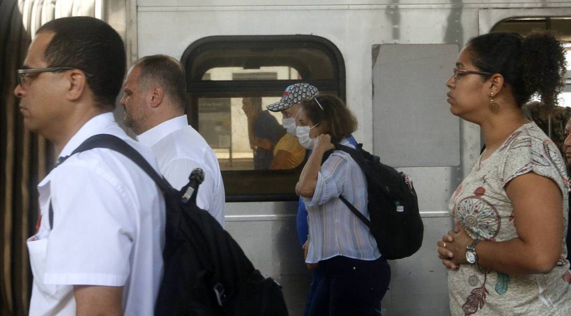 Rio de Janeiro - RJ  - 16/03/2020 - Coronavirus na cidade do Rio - Movimentaçao na Estaçao Central do Brasil, centro do Rio - Foto Reginaldo Pimenta / Agencia O Dia