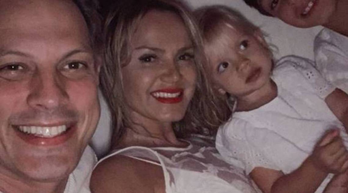 Eliana com marido e filhos