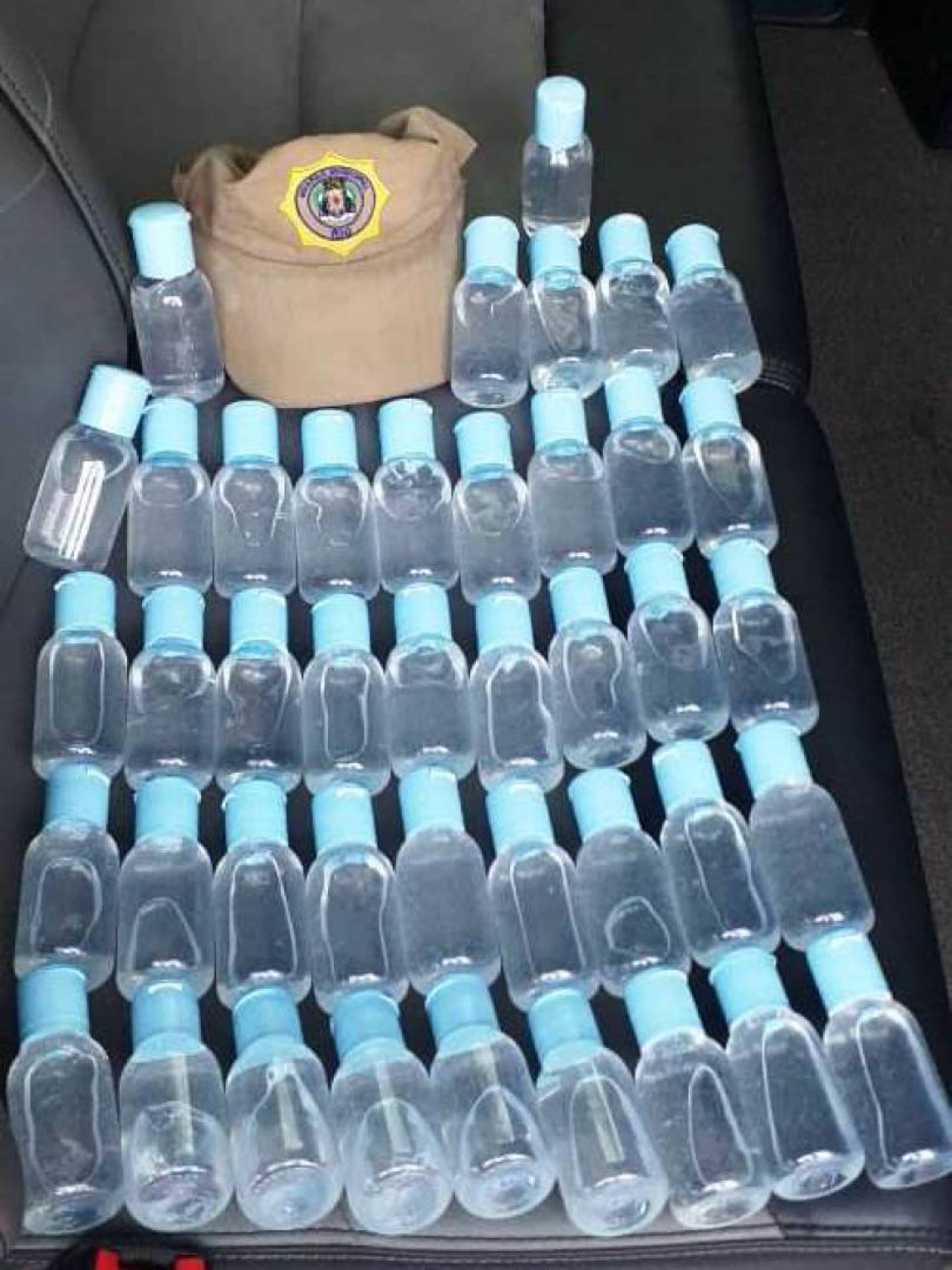 Frascos com álcool em gel adulterado - Divulgação