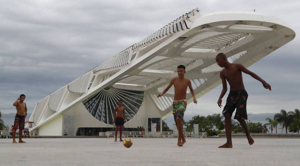 Rio, 17/03/2020, Movimentacao na cidade por conta do corona virus, na foto Roda gigante Rio Star, foto de Gilvan de Souza / Agencia O Dia