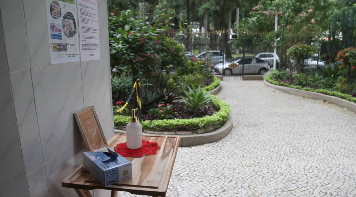 Rio,17/03/2020-FLAMENGO,Condominio da Zona Sul do Rio, adota medida de seguranca para seus moradores .Foto: Cleber Mendes/Agência O Dia