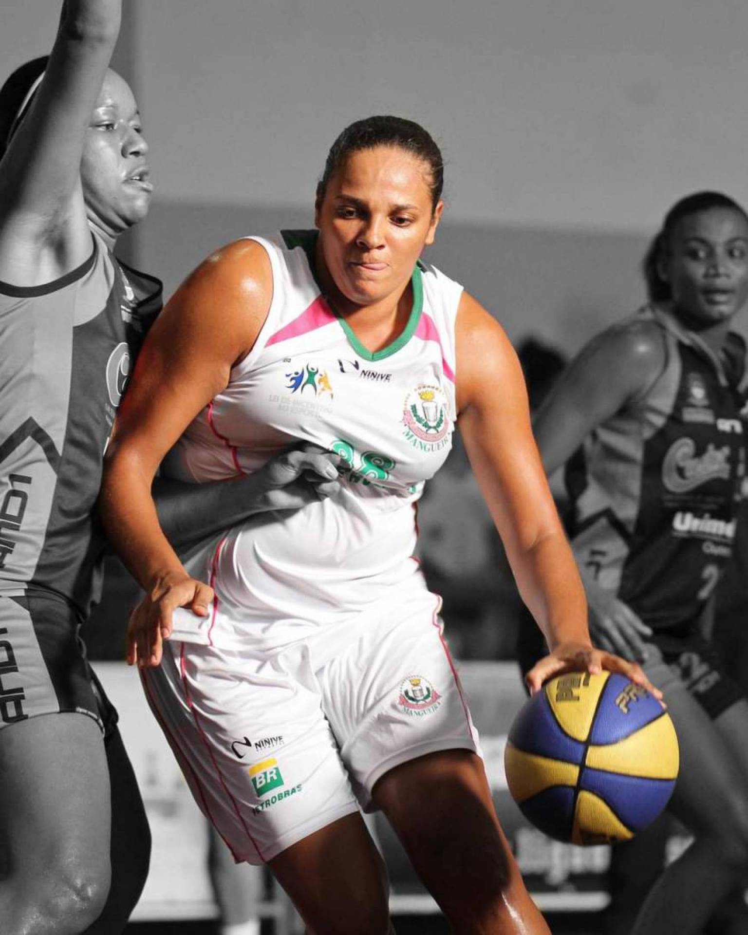 Tetracampeã brasileira, Kelly Cota morre aos 39 anos
