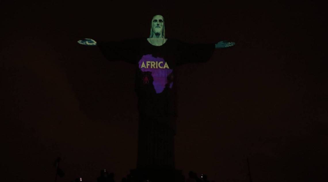 Ilumina&ccedil;&atilde;o especial no Cristo Redentor por conta do coronav&iacute;rus