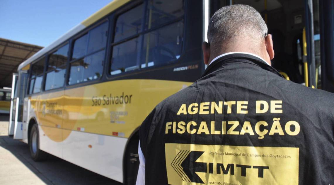 Fiscais do Instituto Municipal de Tr&acirc;nsito e Transporte de Campos (IMTT) t&ecirc;m observado o cumprimento dos protocolos de seguran&ccedil;a contra o coronav&iacute;rus - Divulga&ccedil;&atilde;o prefeitura de Campos