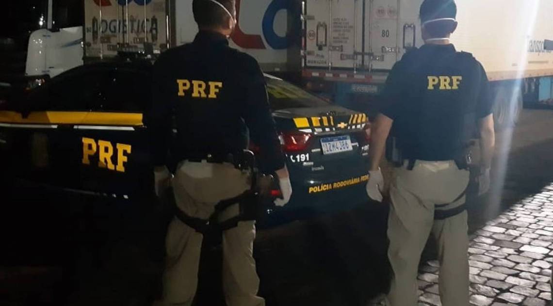 Se os exames confirmarem contágio por coronavírus, o casal pode responder pelo crime de infringir determinação do poder público para impedir propagação de doença contagiosa - Divulgação/ PRF