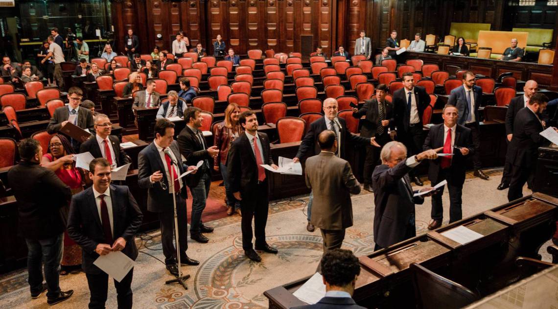 Deputados da Alerj aprovaram a proposta nesta quarta-feira - Julia Passos / Alerj
