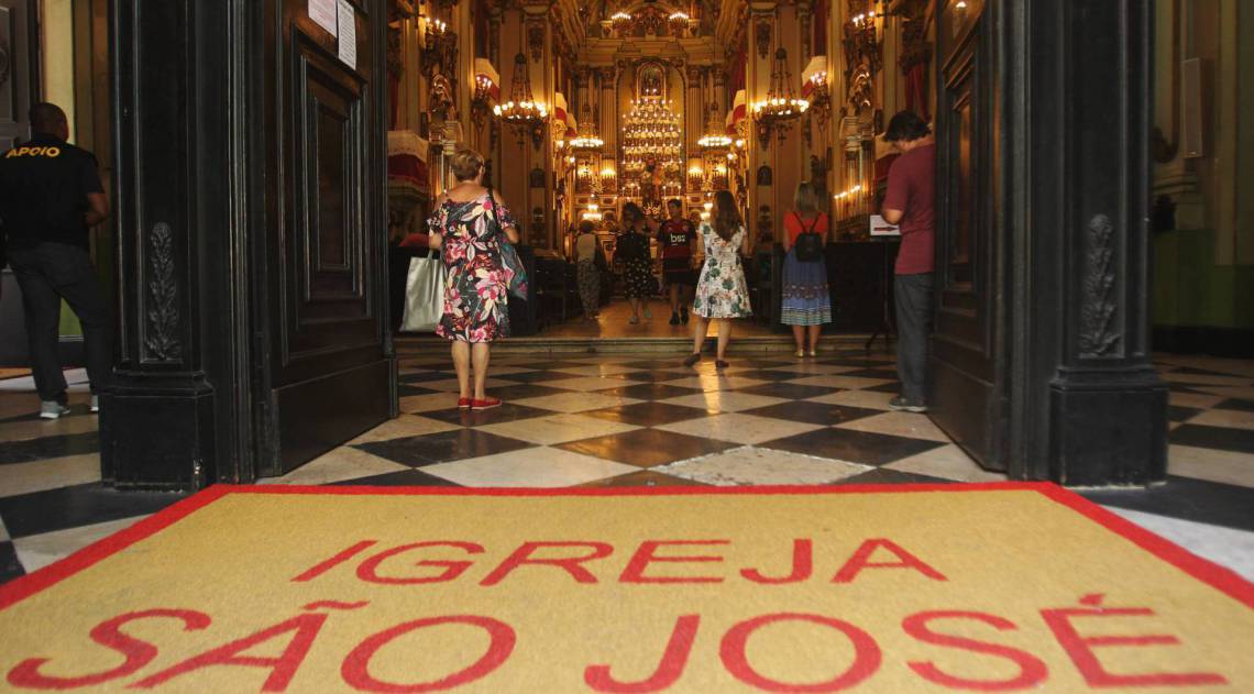 Dia de São José, na Praça 15, é lembrado com Igreja em sua homenagem mas sem missa.