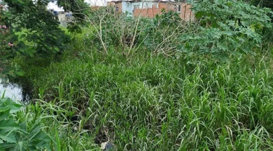 Valão no bairro Jardim Paraíso, em São João de Meriti - Foto do leitor