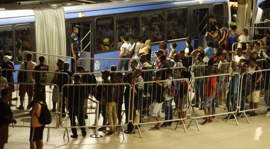 Rio, 19/03/2020, Movimentacao nos BRTs, na foto Gilvan de Souza / Agencia O Dia - Gilvan de Souza / Agencia O Dia