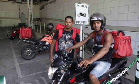 Projeto propõe ganho mínimo de R$ 8,50 a motorista de app e retenção de até 30% pelas empresas