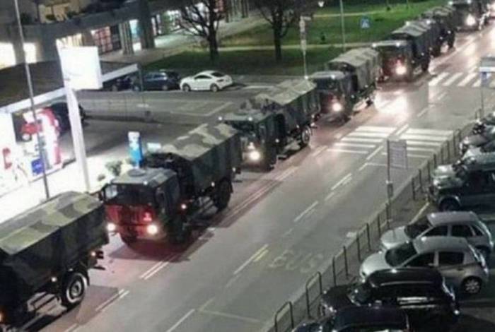 Caminhões do Exército da Itália são usados no traslado de vítimas pelo novo coronavírus 