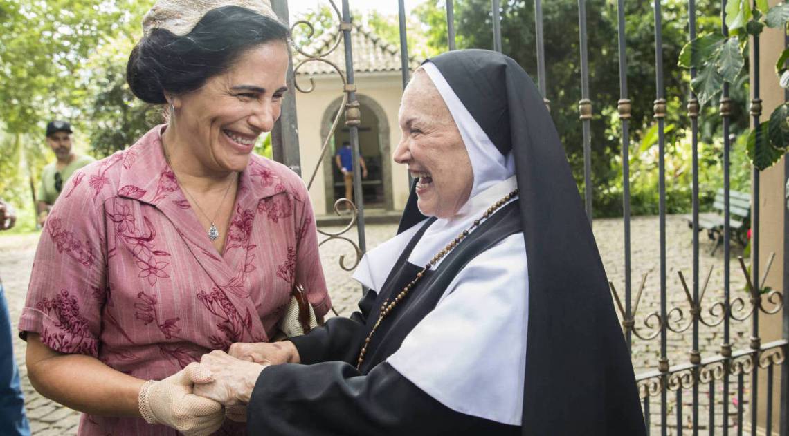 Lola (Gl&oacute;ria Pires) e Madre Joana (Nicette Bruno) em &Eacute;ramos Seis
