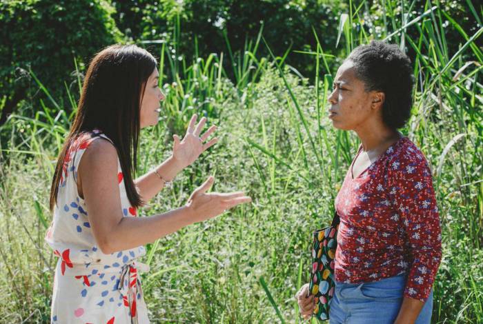 O embate entre Thelma (Adriana Esteves) e Rita (Mariana Nunes), que acaba morta - Globo