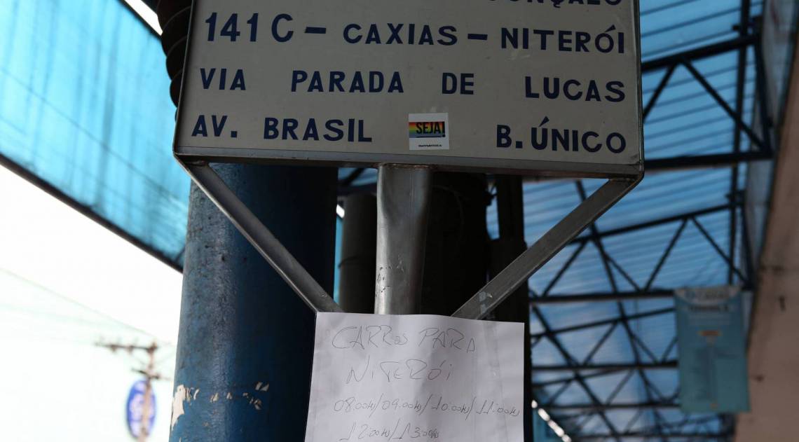 Rio,21/03/2020-CAXIAS, onibus de Duque de Caxias que nao podem rodar na cidade do Rio de Janeiro,na foto.pontos de onibus vazia .Foto: Cleber Mendes/Agência O Dia
