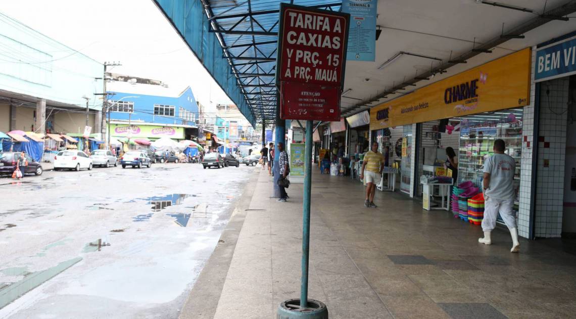 Rio,21/03/2020-CAXIAS, onibus de Duque de Caxias que nao podem rodar na cidade do Rio de Janeiro,na foto.pontos de onibus .Foto: Cleber Mendes/Agência O Dia