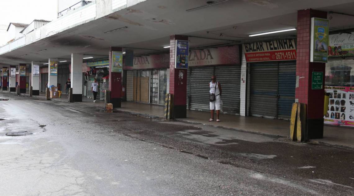 Rio,21/03/2020-CAXIAS, onibus de Duque de Caxias que nao podem rodar na cidade do Rio de Janeiro,na foto.pontos de onibus  .Foto: Cleber Mendes/Agência O Dia - Cléber Mendes