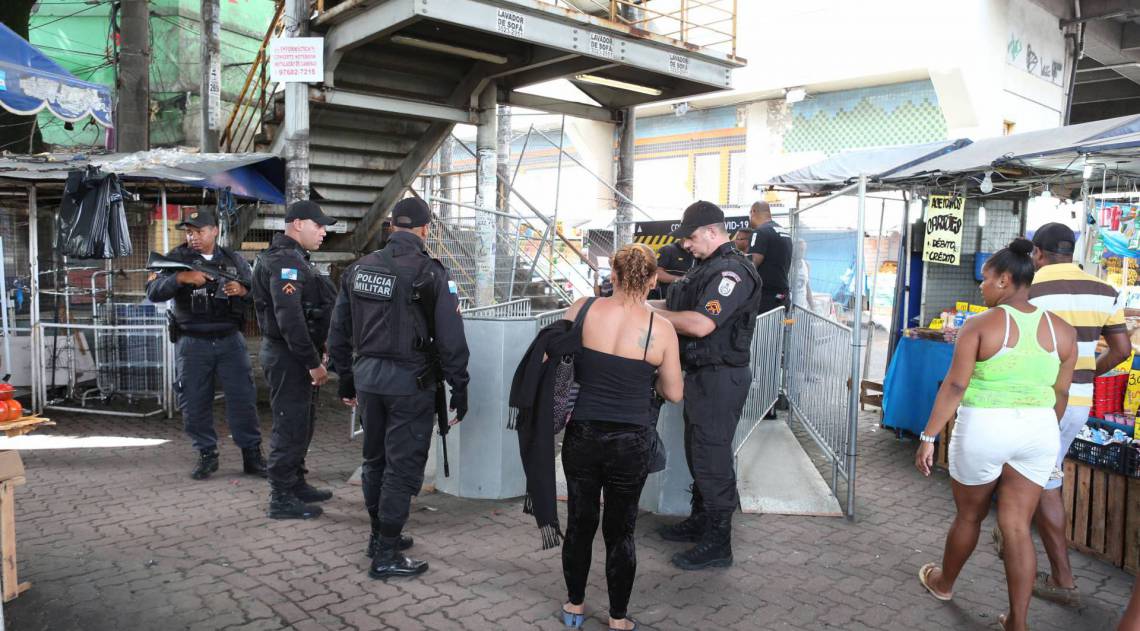 Metr&ocirc;Rio registrou redu&ccedil;&atilde;o de 71% no fluxo de passageiros nesta sexta-feira, chegando a 78% de queda neste s&aacute;bado, dia 21, comparados com movimento da semana anterior - Cl&eacute;ber Mendes/ Ag&ecirc;ncia O DIA