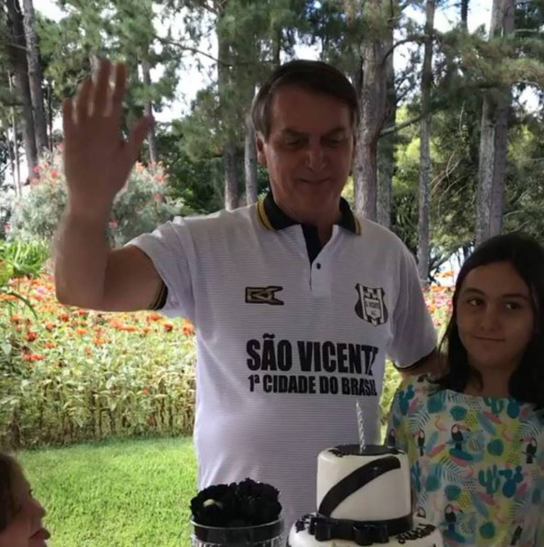 Bolsonaro e Michelle comemoram aniversário da filha Laura no Alvorada