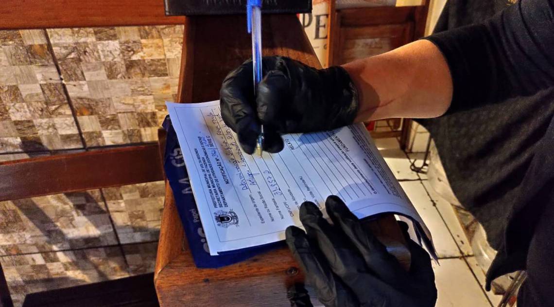 Os estabelecimentos que não cumprirem as medidas poderão ser multados e seus alvarás cassados