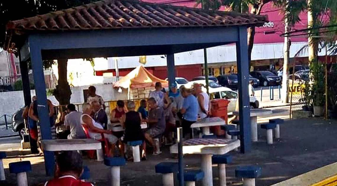 Pesquisa mostra que 20,5% da população continua saindo de casa, por tédio ou por cansaço - ou para atender necessidades de serviços, como a compra de remédios ou alimentos - 