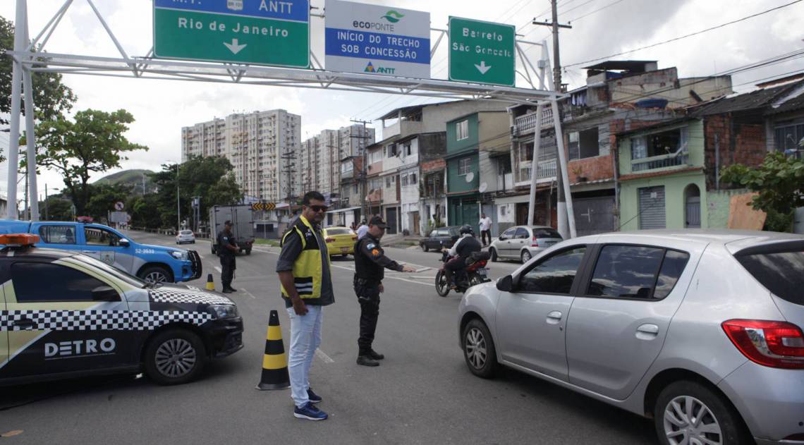 Munic&iacute;pio anunciou 28 pontos de bloqueio em suas divisas, sendo 21 deles com barreiras de concreto - Ricardo Cassiano / Ag&ecirc;ncia O DIA
