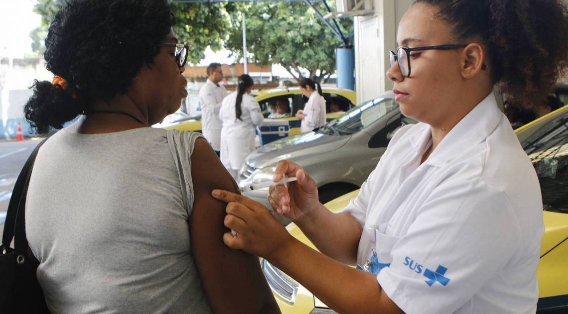 Vacina&ccedil;&atilde;o contra a gripe na cidade do Rio  - Reginaldo Pimenta / Agencia O Dia