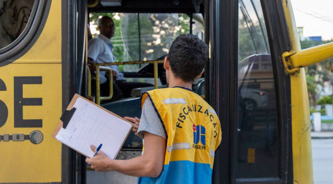 Secretaria Municipal de Transporte e Mobilidade Urbana de Volta Redonda realiza fiscalização em ônibus - Divulgação