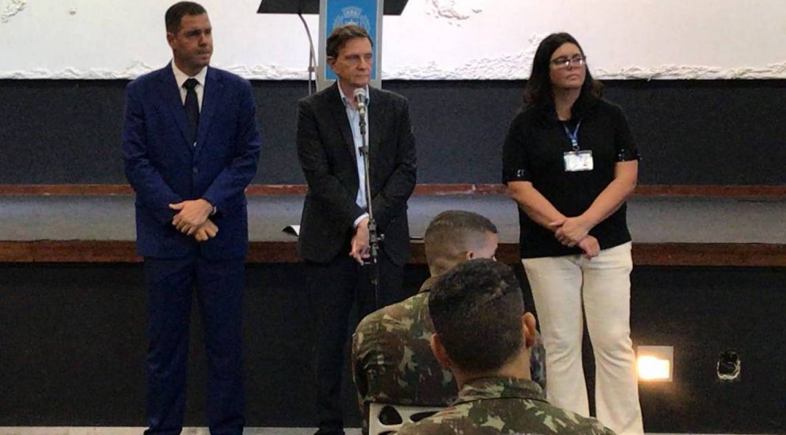 Militares se apresentam à Prefeitura do Rio
