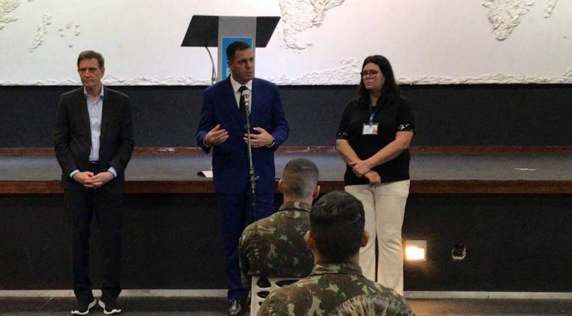 Militares se apresentam à Prefeitura do Rio