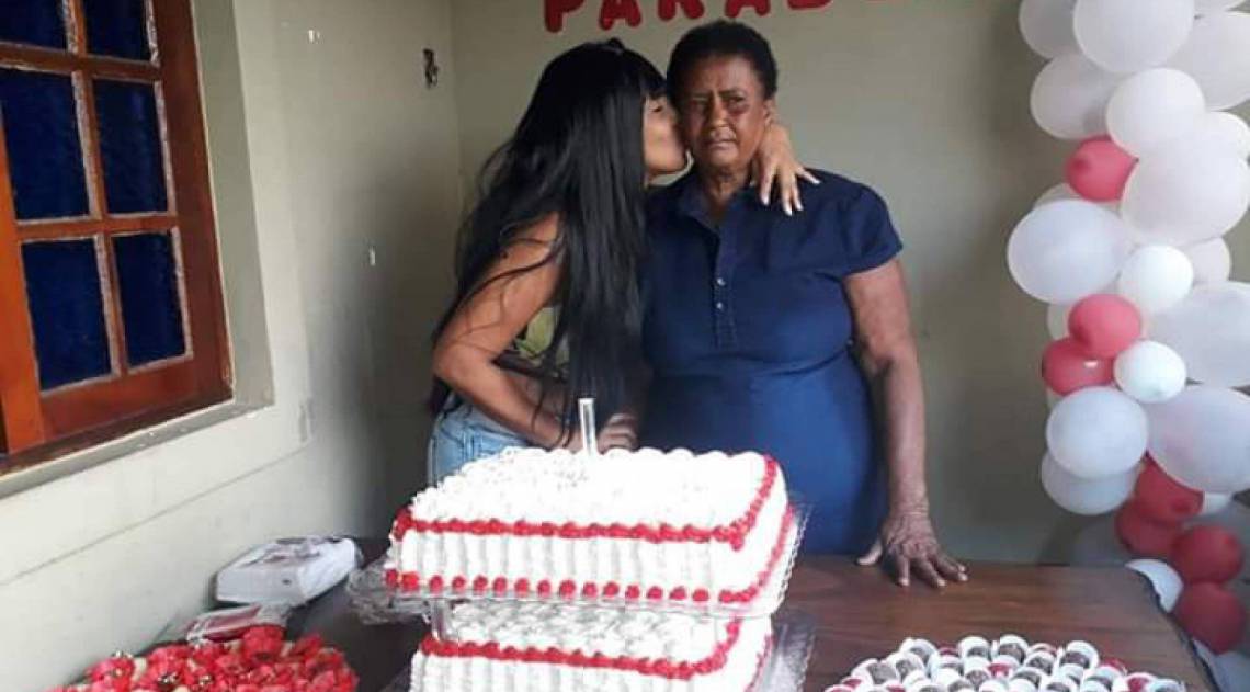 Iraci Borges Ferreira, de 66 anos, morreu, na manhã de ontem, em Cotia, na Grande São Paulo, e sua filha Simone não pode ir ao enterro