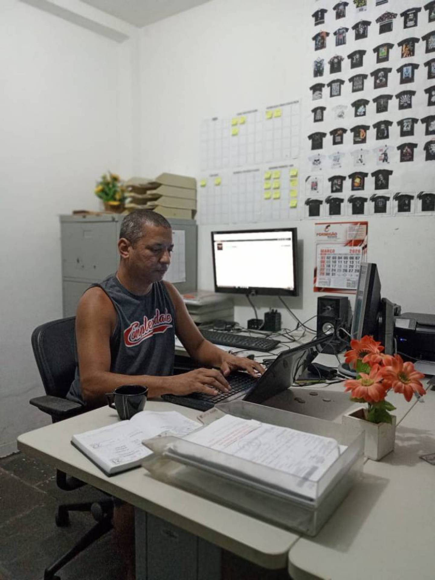 Proprietário de marca de roupas do Complexo do Alemão vai se dedicar à venda pela internet