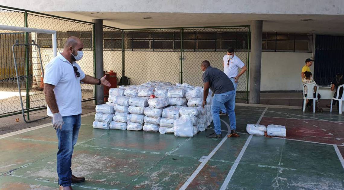 Prefeitura de NiterÃ³i entrega cesta bÃ¡sica para alunos da rede pÃºblica de educaÃ§Ã£o
