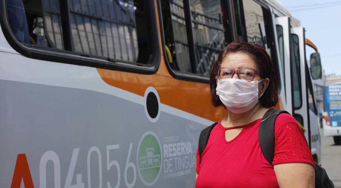 A autÃŽnoma FÃ¡tima Maria de SÃ¡ concordou com a decisÃ£o de limitar o nÃºmero de passageiros nos coletivos