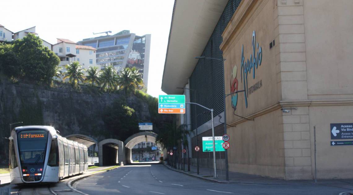 Movimenta&ccedil;&atilde;o na Zona Portuaria do Rio de Janeiro, nesta quarta-feira(25). Medidas como o isolamento social, fechamento de com&eacute;rcio e servi&ccedil;os n&atilde;o essenciais e restri&ccedil;&atilde;o de circula&ccedil;&atilde;o est&atilde;o deixando as ruas vazias para evitar a propaga&ccedil;&atilde;o do novo coronav&iacute;rus.