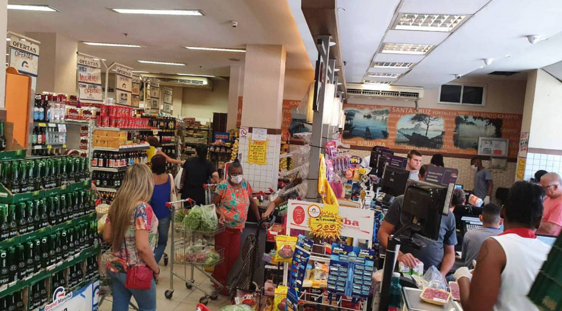Supermercados lotados também têm sido problema em Niterói