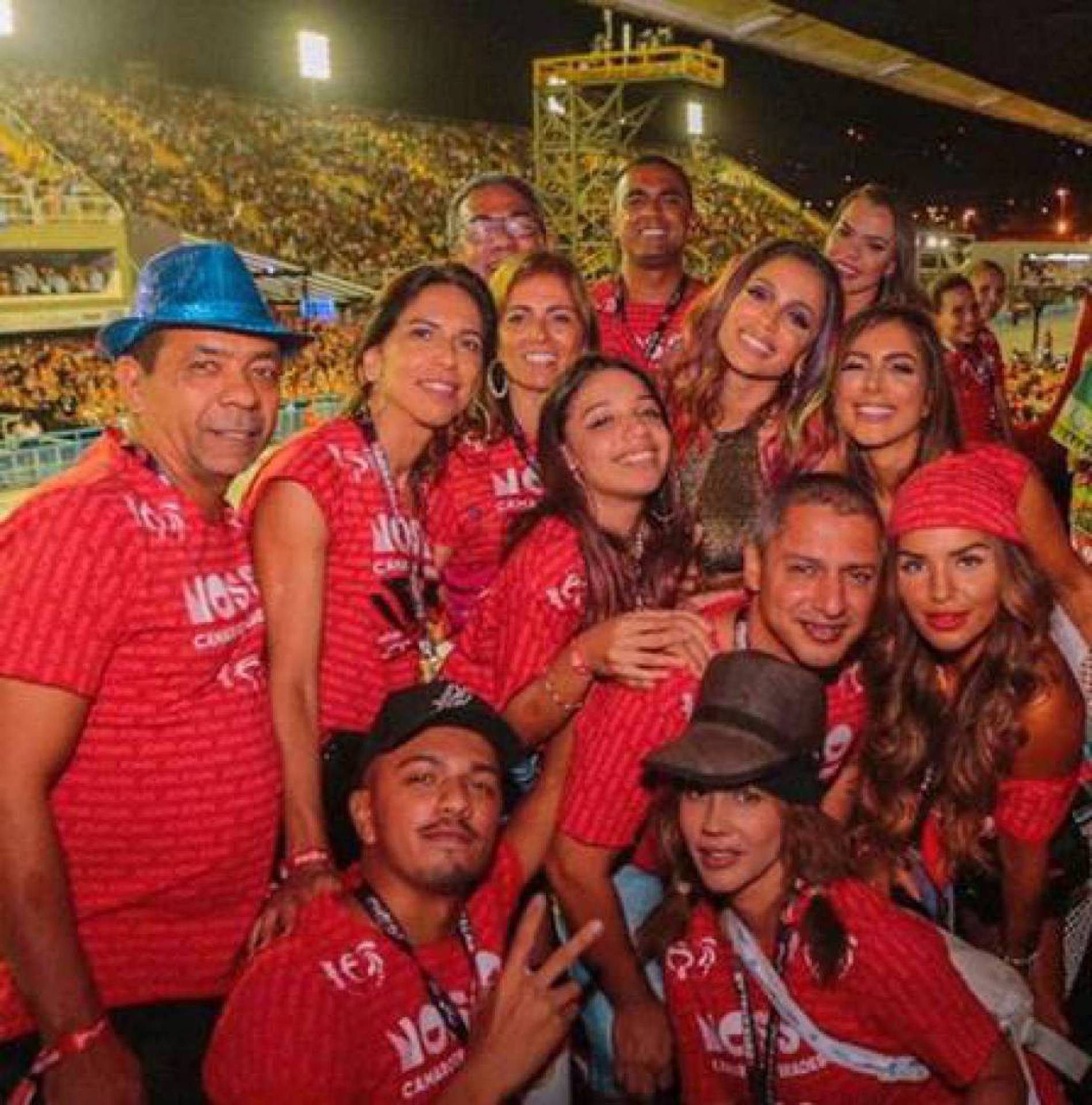 Painitto estava com Jéssica (posicionada atrás de Anitta) em camarote na Sapucaí