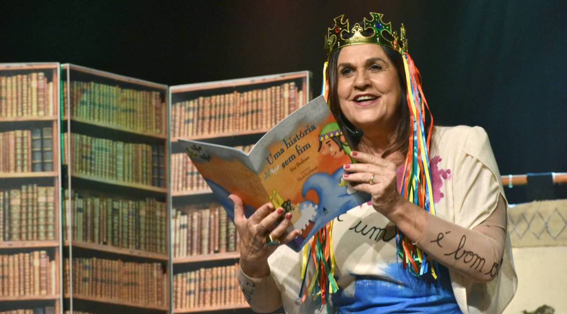 Assim como o 'Arte na Rua', artistas são pagos pela Prefeitura para apresentações gratuitas ao público - Na foto, Bia Bedran - Divulgação / FAN